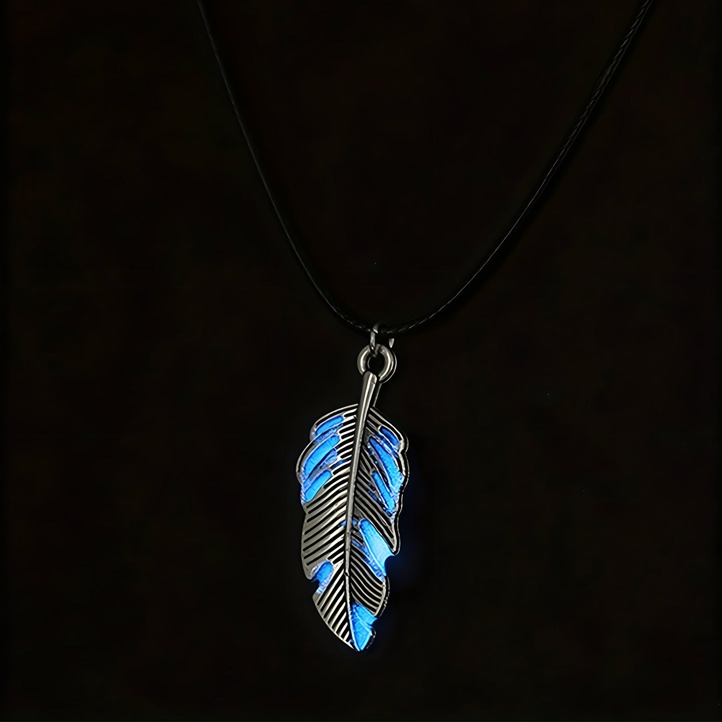 Collar Pluma Luminosa - El Rincón