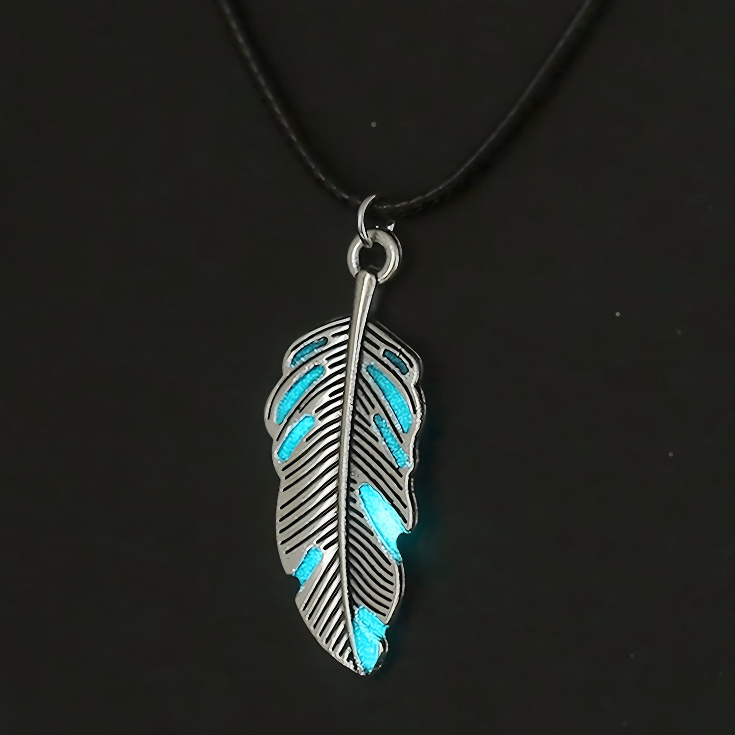 Collar Pluma Luminosa - El Rincón