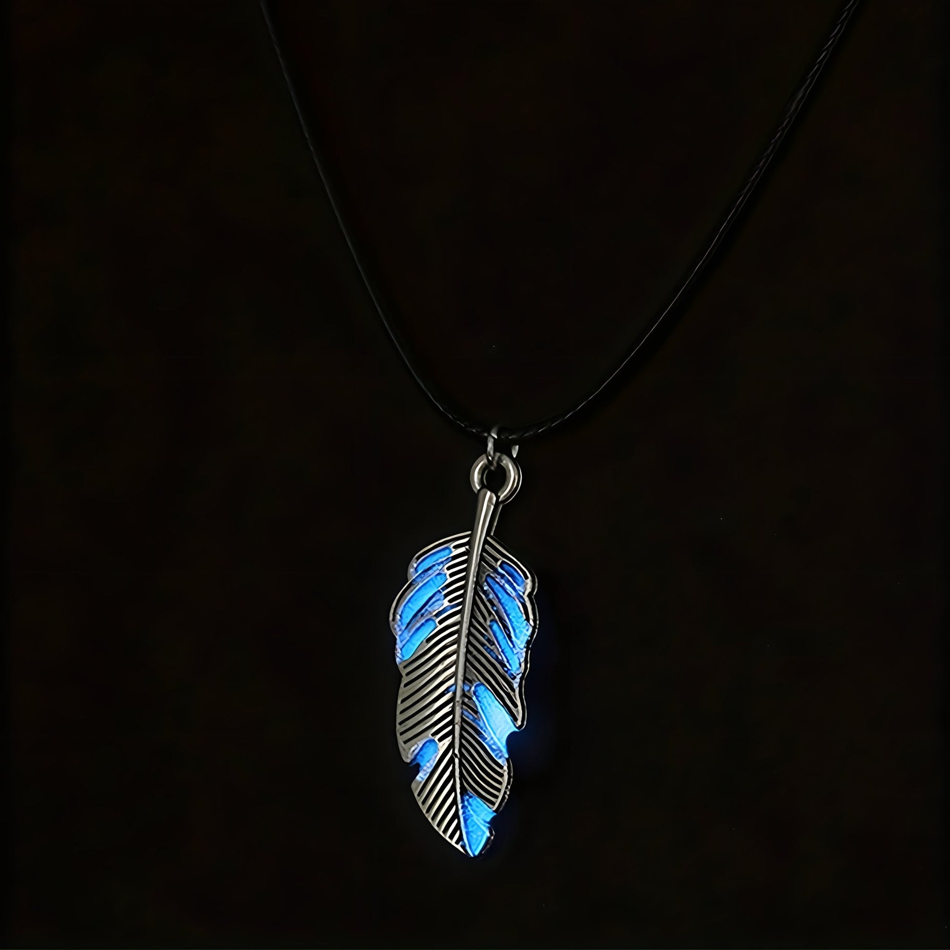 Collar Pluma Luminosa - El Rincón