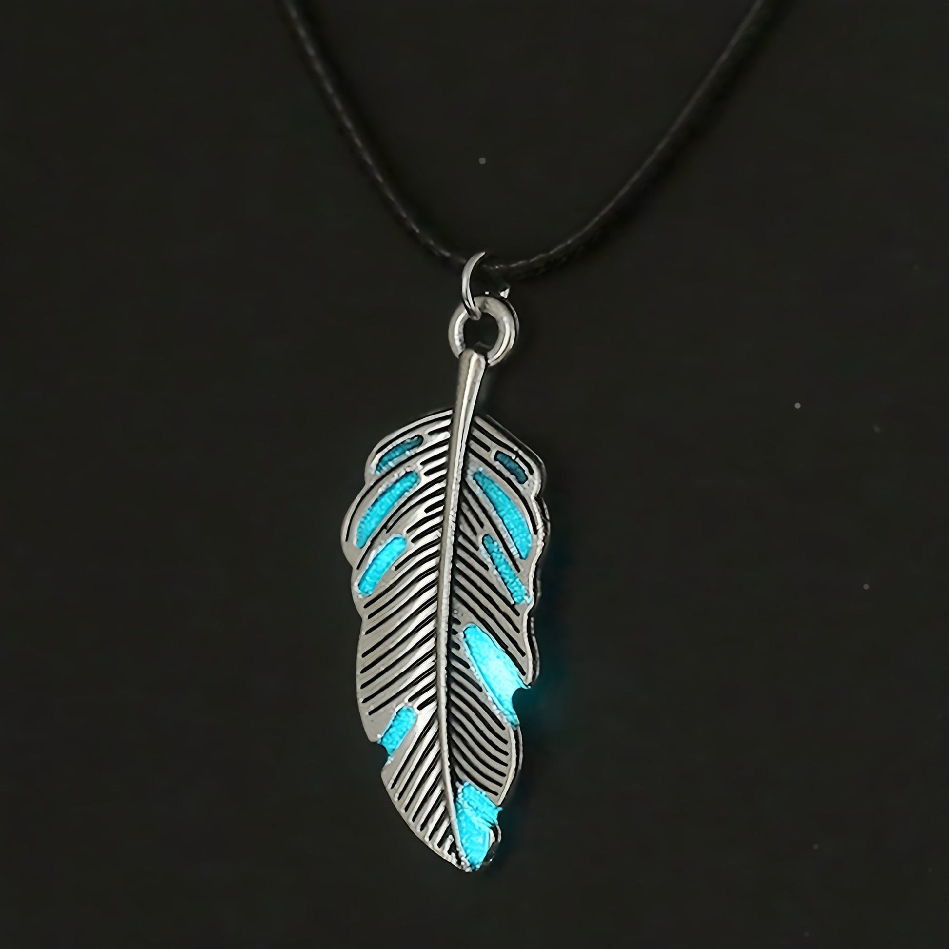 Collar Pluma Luminosa - El Rincón